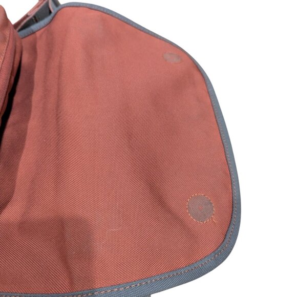 REI Purse with adjustable shoulder strap - magnetic closure - Picture 7 of 9